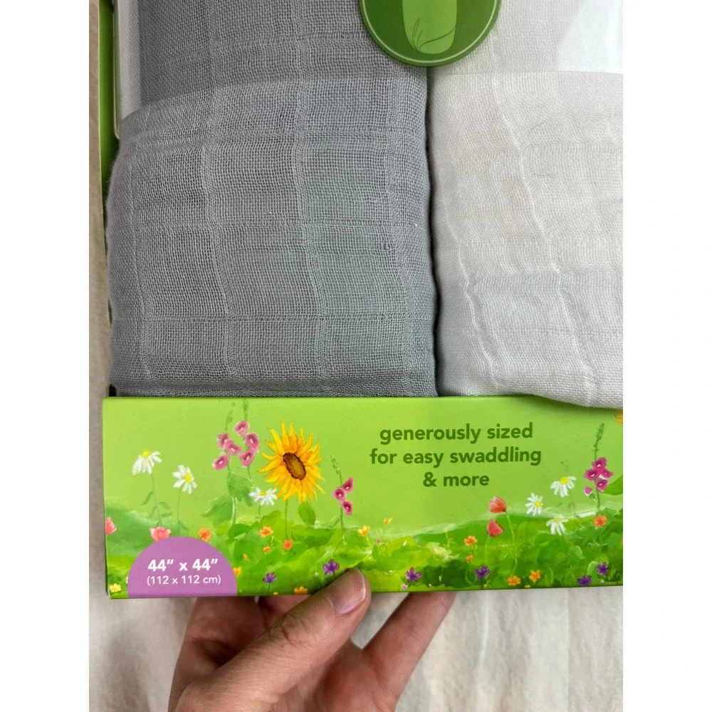 Green Sprouts 2 Pack Organic Cotton Muslin‎ Swaddle Blankets Grey White 44x44